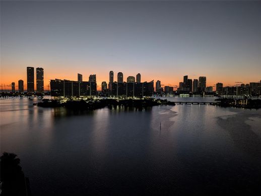 Residential complexes in Aventura, Miami-Dade