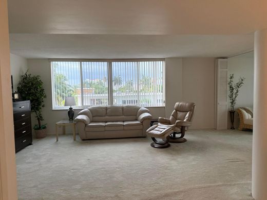 Residential complexes in Fort Lauderdale, Broward County