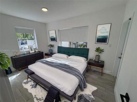 Residential complexes in Miami Beach, Miami-Dade