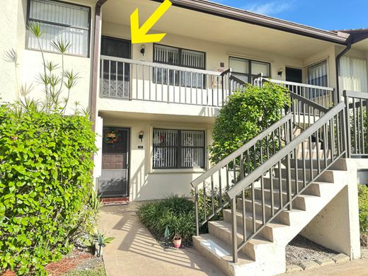 Residential complexes in Lake Worth, Palm Beach
