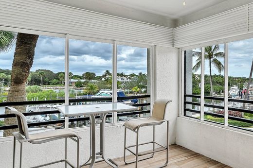 Residential complexes in Juno Beach, Palm Beach