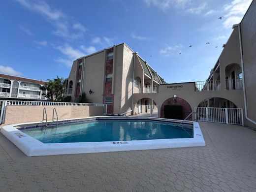 Residential complexes in Deerfield Beach, Broward County