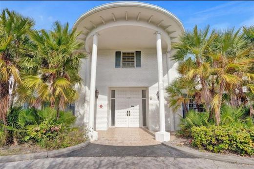 Residential complexes in Fort Lauderdale, Broward County