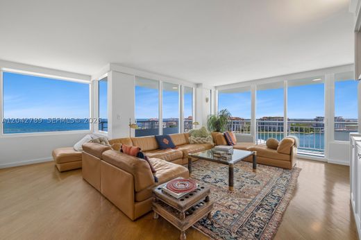 Residential complexes in Miami Beach, Miami-Dade