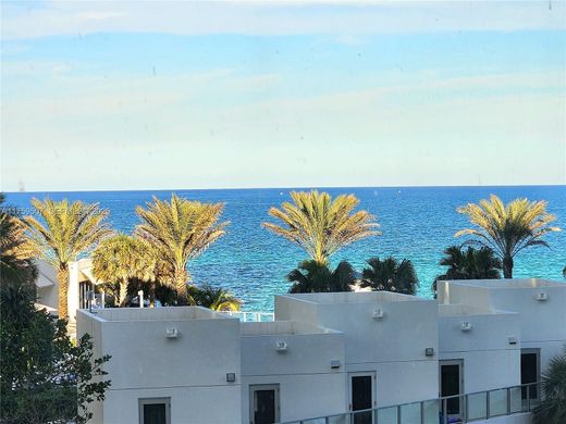 ハリウッド, Broward Countyのアパートメント・コンプレックス