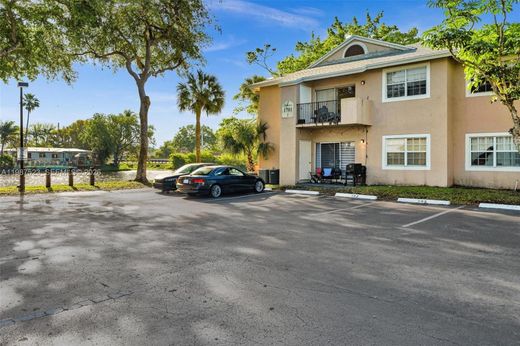 Residential complexes in Pembroke Pines, Broward County