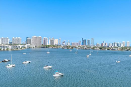 Residential complexes in North Miami Beach, Miami-Dade