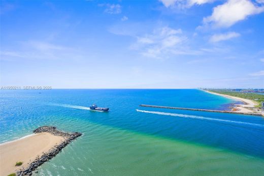 Residential complexes in Fort Lauderdale, Broward County