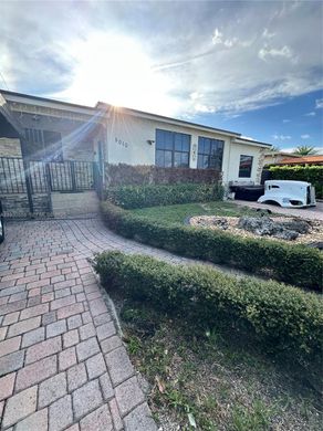 ﻓﻴﻼ ﻓﻲ Hialeah, Miami-Dade County