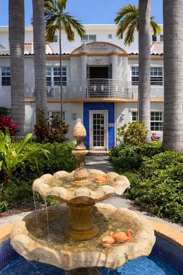 Residential complexes in Miami Beach, Miami-Dade