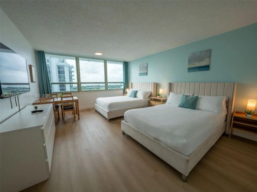 Residential complexes in Miami Beach, Miami-Dade