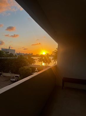 Wohnkomplexe in North Bay Village, Miami-Dade County