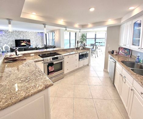 Residential complexes in Palm Beach Shores, Palm Beach