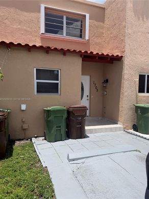 Casa adosada en Hialeah, Miami-Dade County