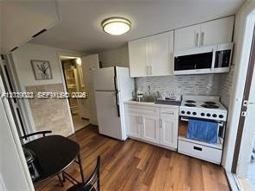Residential complexes in Hollywood, Broward County