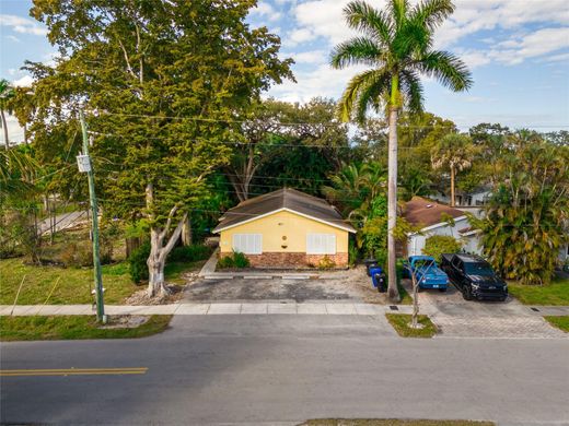 Residential complexes in Fort Lauderdale, Broward County