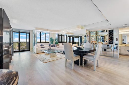 Residential complexes in Highland Beach, Palm Beach