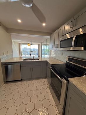 Residential complexes in Boca Raton, Palm Beach