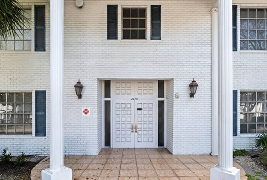 Residential complexes in Fort Lauderdale, Broward County