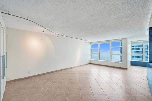 Residential complexes in Lauderdale by the sea, Broward County