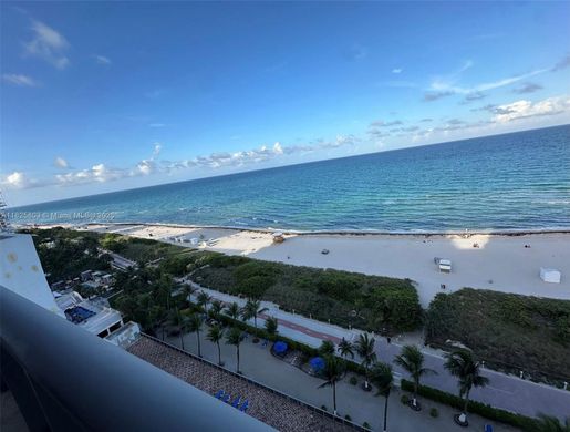 Residential complexes in Miami Beach, Miami-Dade
