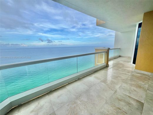 Sunny Isles Beach, Miami-Dade Countyのアパートメント・コンプレックス