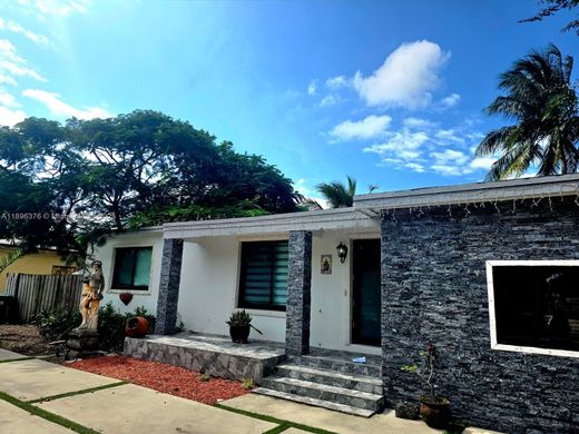 Villa in North Miami, Miami-Dade County