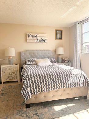 Pembroke Pines, Broward Countyのアパートメント・コンプレックス