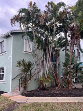 Residential complexes in Hypoluxo, Palm Beach