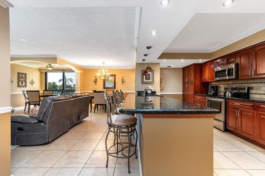 Residential complexes in Delray Beach, Palm Beach