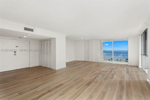 Residential complexes in Key Biscayne, Miami-Dade