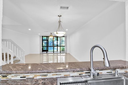 Townhouse in Coconut Creek, Broward County