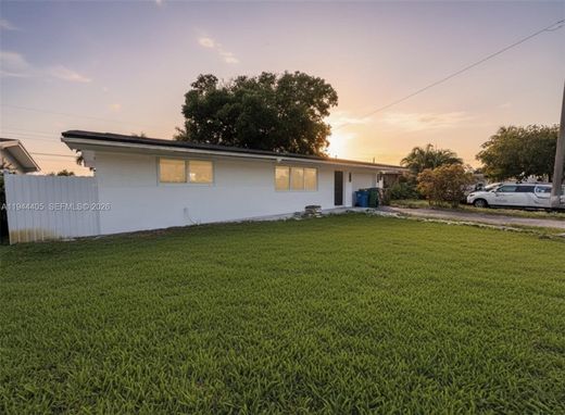 Willa w Pembroke Pines, Broward County