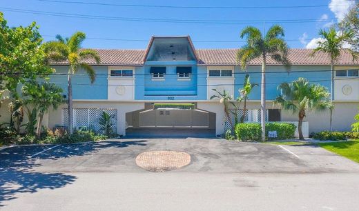 Residential complexes in Boca Raton, Palm Beach
