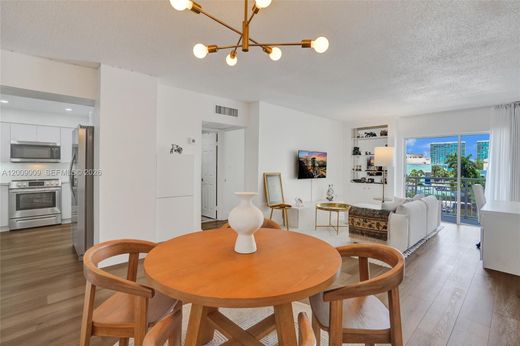 Kamienica w Sunny Isles Beach, Miami-Dade County