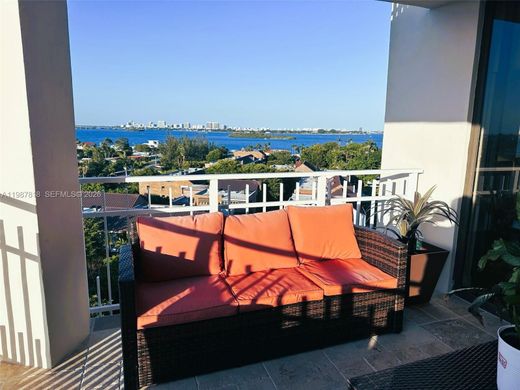 Kamienica w Miami, Miami-Dade County