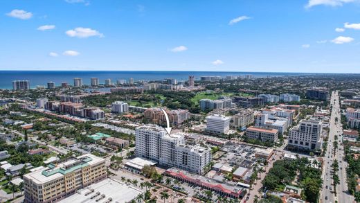 Residential complexes in Boca Raton, Palm Beach