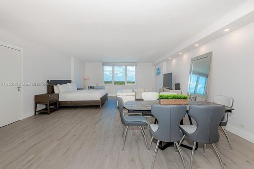 Residential complexes in Miami Beach, Miami-Dade