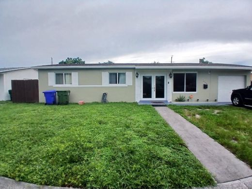 Villa - Pembroke Pines, Broward County