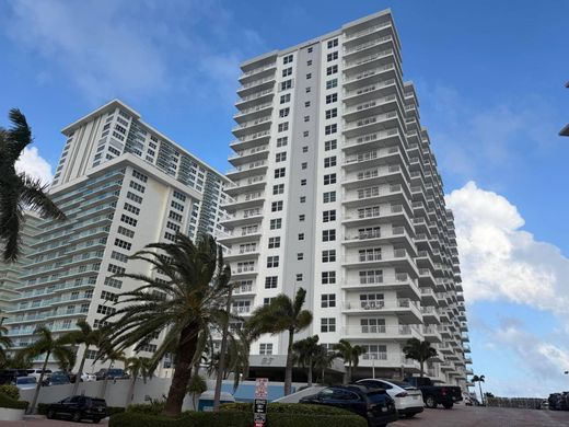Residential complexes in Fort Lauderdale, Broward County