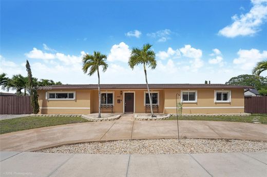 Villa - Hialeah, Miami-Dade County