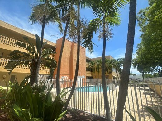 مجمع شقق ﻓﻲ North Miami Beach, Miami-Dade County