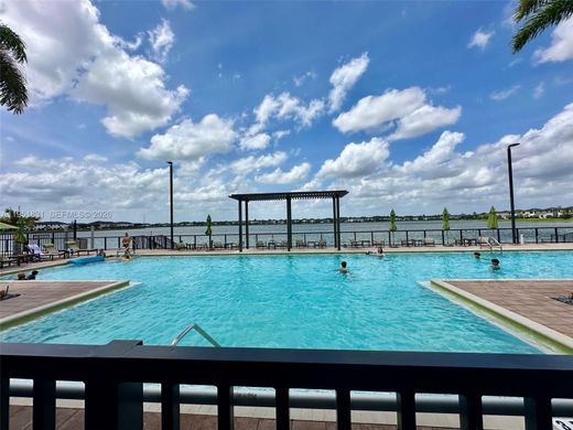 Townhouse - Miami Lakes, Miami-Dade County