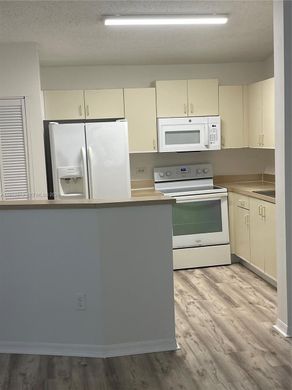 Residential complexes in Hollywood, Broward County