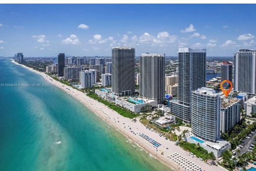 ハリウッド, Broward Countyのアパートメント・コンプレックス