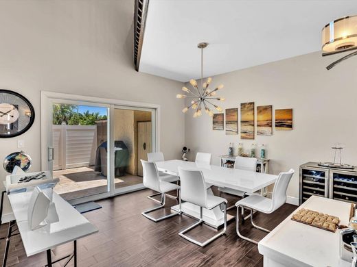 Townhouse in Oakland Park, Broward County