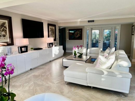 Residential complexes in Boynton Beach, Palm Beach