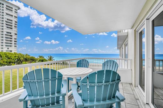 Residential complexes in Boca Raton, Palm Beach