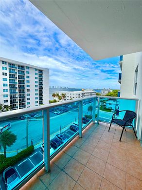 Residential complexes in North Bay Village, Miami-Dade