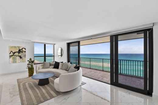 Residential complexes in South Palm Beach, Palm Beach